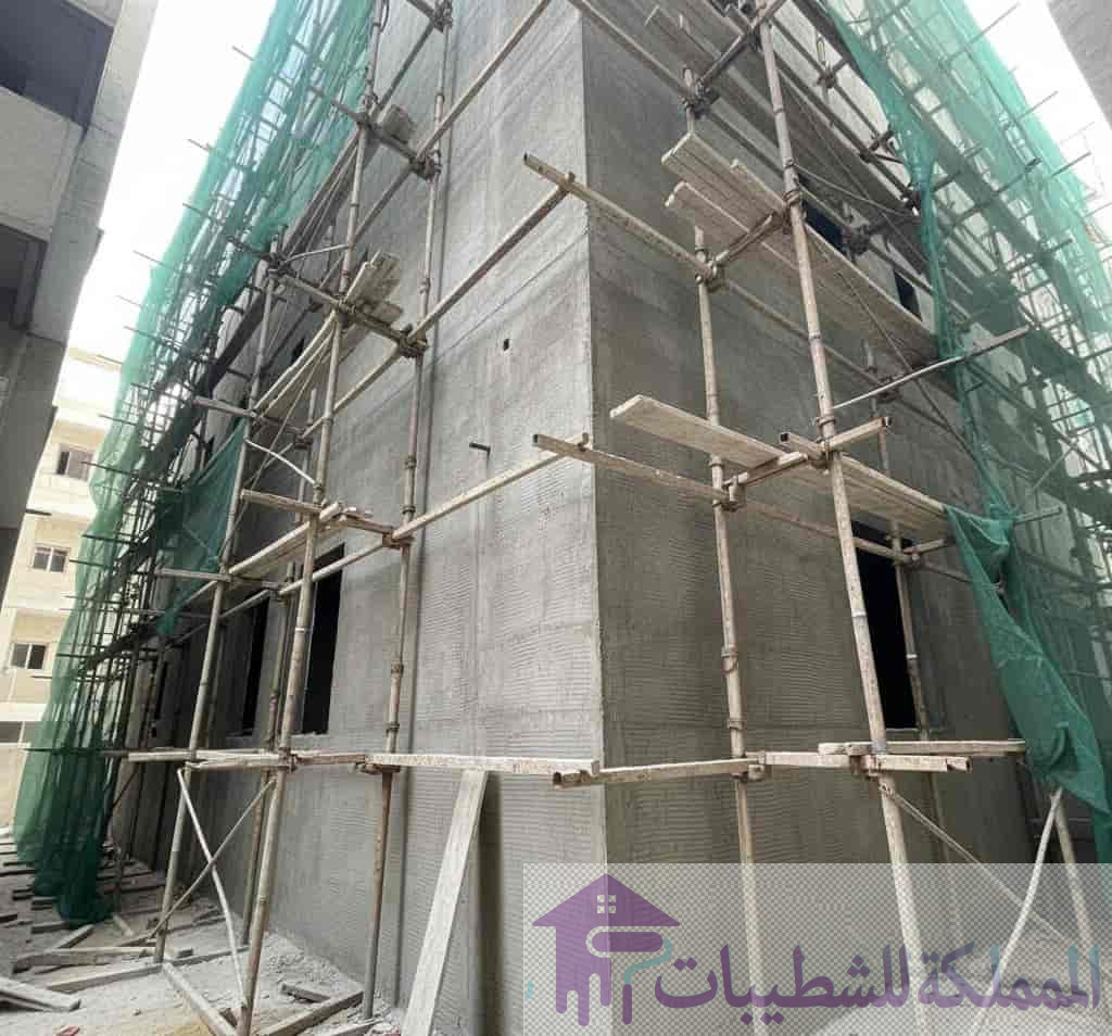"تنفيذ أعمال لياسه يدويه ومكينه للجدران والواجهات بدقة عالية، من قبل مقاول لياسة معتمد في الدمام."