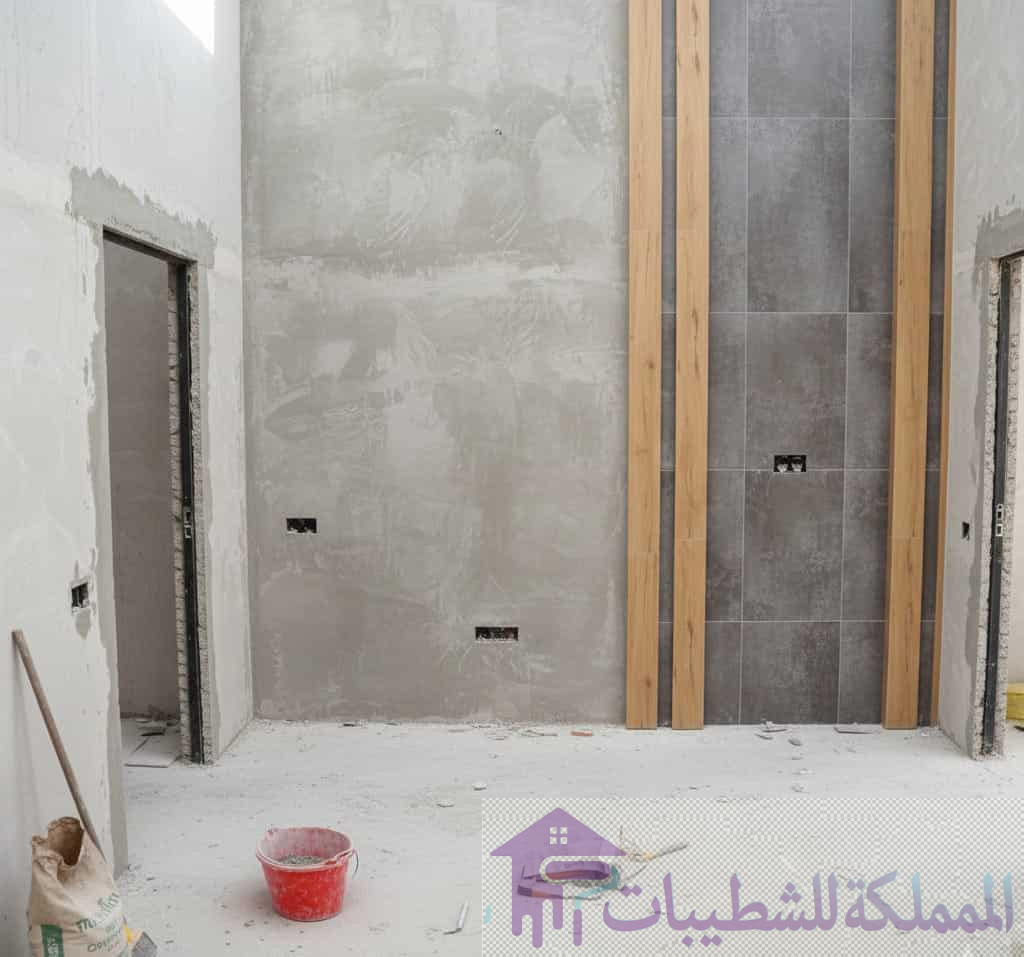 "تنفيذ أعمال تلييس جدران داخلية وخارجية بدقة الميزان والقده، من قبل معلم لياسه في الدمام متخصص في تجهيز المباني للدهان."