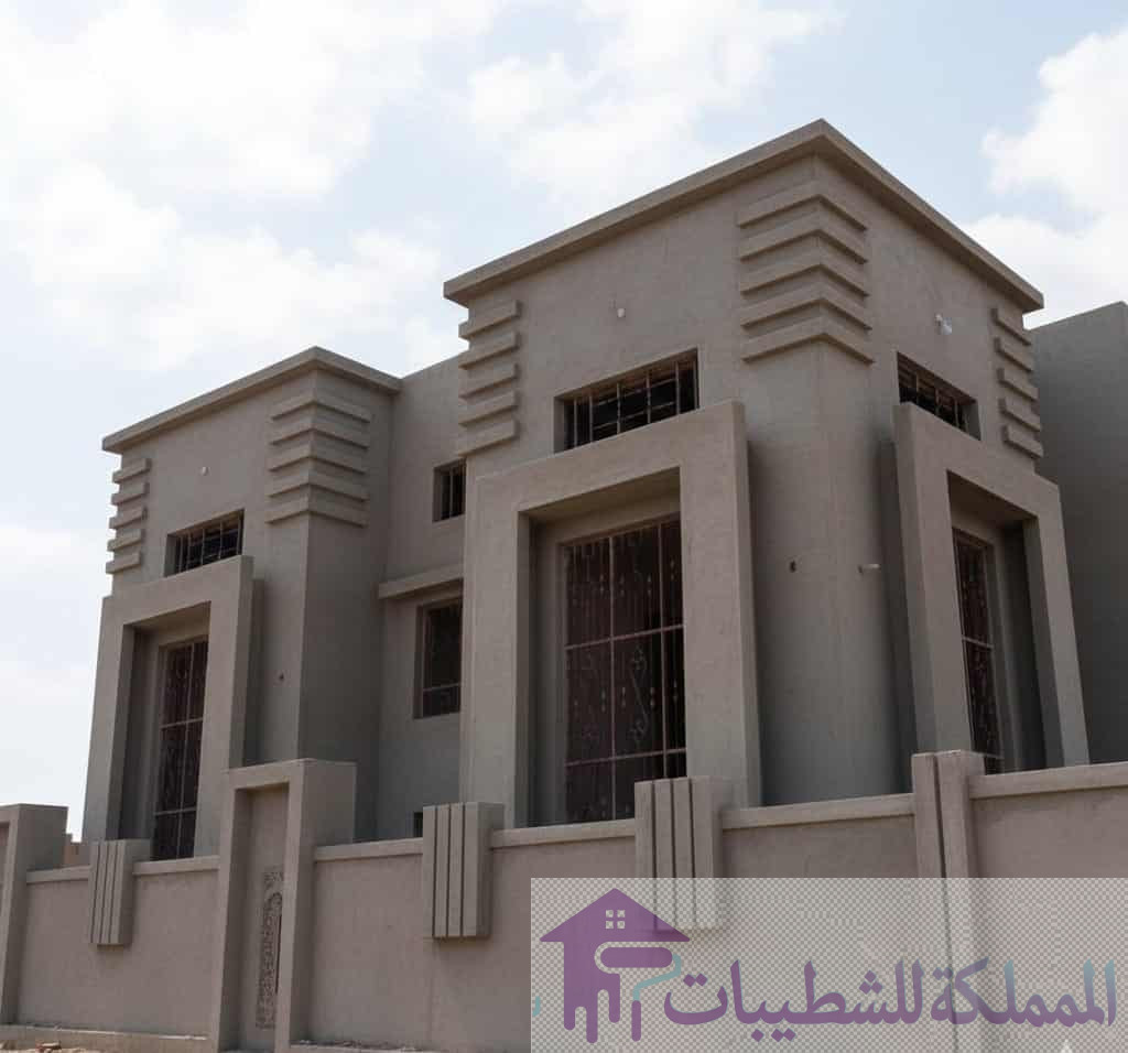 "تنفيذ أعمال تلييس واجهات خارجية لمبنى، باستخدام سقالات ومواد مقاومة للعوامل الجوية، من قبل معلم لياسه خارجيه محترف في الدمام."