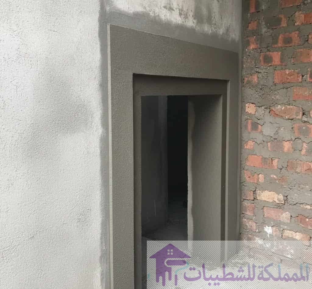 "تنفيذ أعمال تجديد وصيانة شاملة للفلل والبيوت القديمة، من قبل مقاول ترميم منازل خبير في معالجة التشققات وتحديث الواجهات بالدمام."