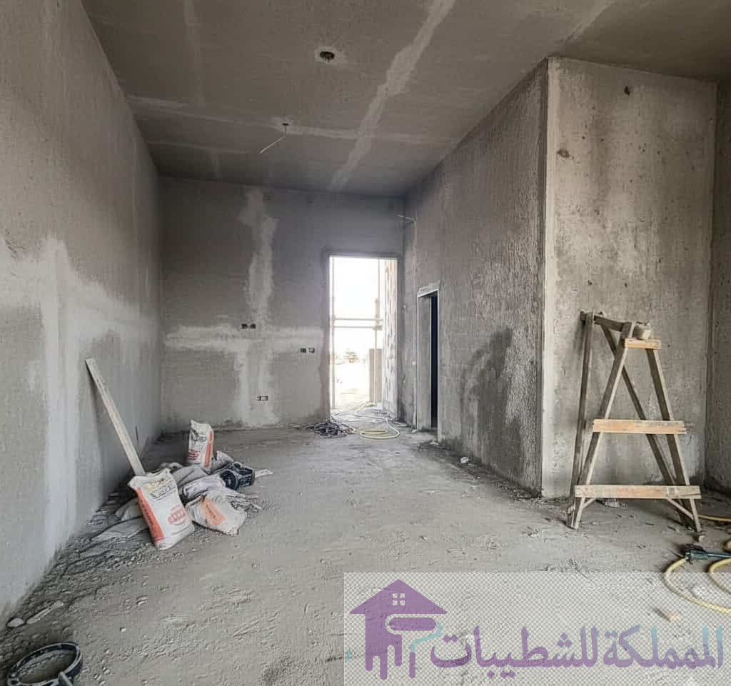 "تنفيذ أعمال اللياسة (المحارة) الداخلية والخارجية باستخدام القده والميزان، من قبل مقاول لياسه في الدمام متخصص في تجهيز المباني."